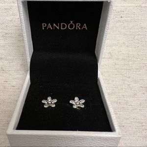 Pandora daisy sparkly stud earrings